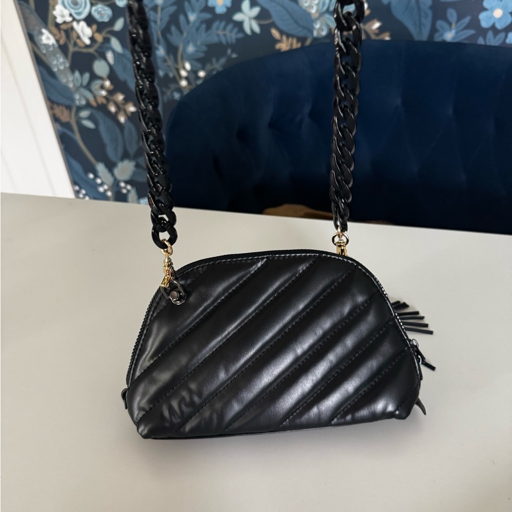 ❤️ YSL Beaute Bag with Chain for a crossbody.  ❤️